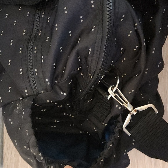 Old Navy Performance Active Duffel Bag with Blue Camo Interior - Picture 5 of 13